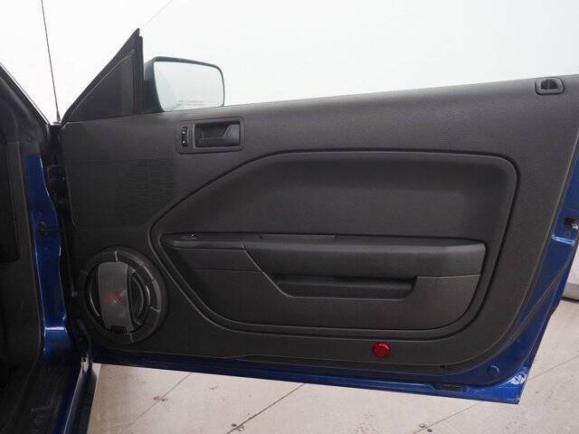 2007 Ford Mustang V6 Deluxe