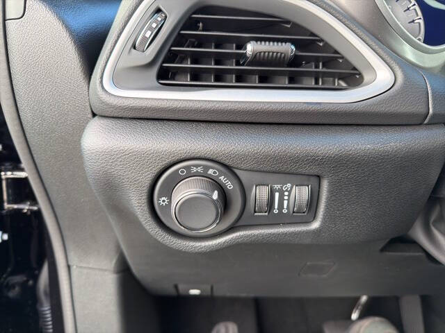 2026 Chrysler Voyager LX