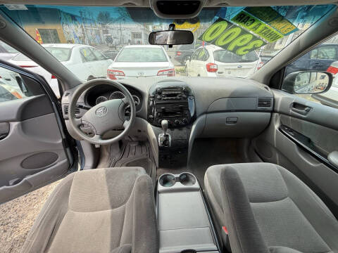 2005 Toyota Sienna LE 7 Passenger