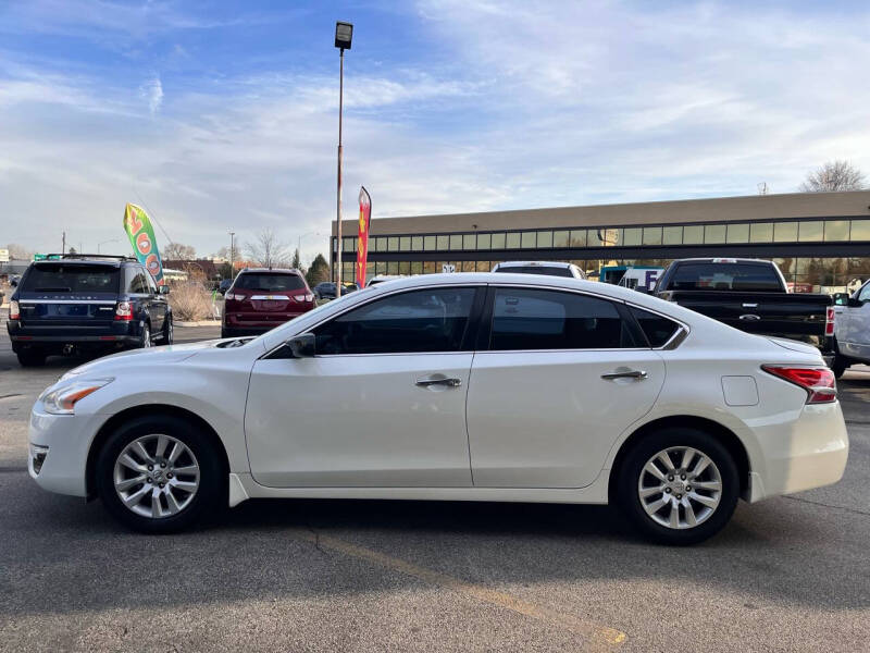 2015 Nissan Altima S photo 3