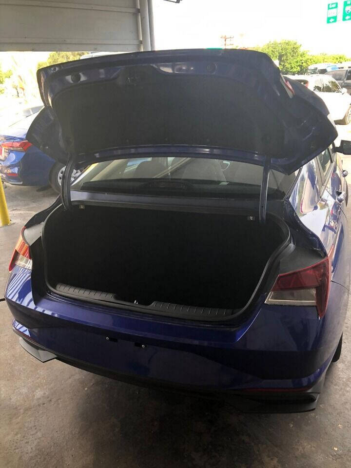 2021 Hyundai Elantra  - $18,800