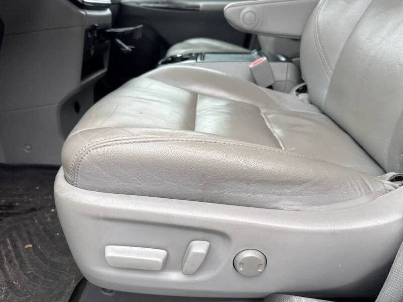 2018 Toyota Sienna XLE 7-Passenger Auto Access Seat
