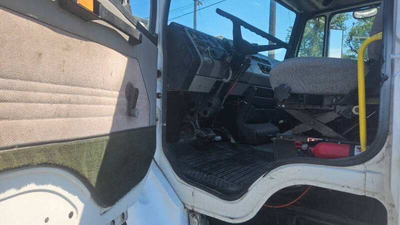 2000 Freightliner FL112