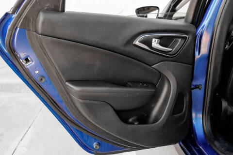 2017 Chrysler 200 Limited Platinum