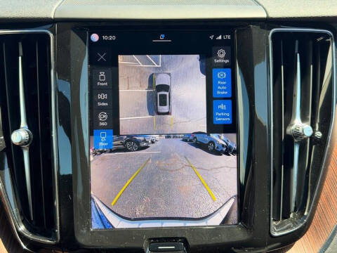 2024 Volvo XC60 B5 Plus Dark Theme