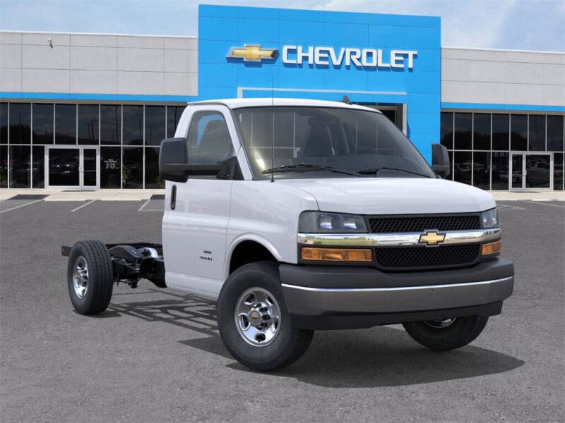 2025 Chevrolet Express 3500