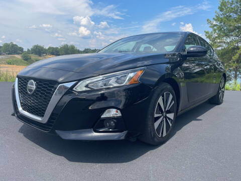 2019 Nissan Altima for sale at BILL HANCOCK MOTORS LLC in Albertville AL