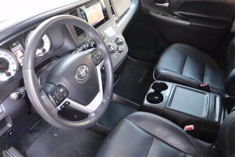 2017 Toyota Sienna SE 8-Passenger