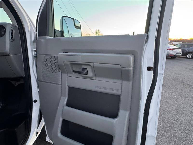 2011 Ford E-Series E-350 SD