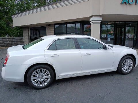 2013 Chrysler 300 for sale at Village Auto Outlet in Milan IL