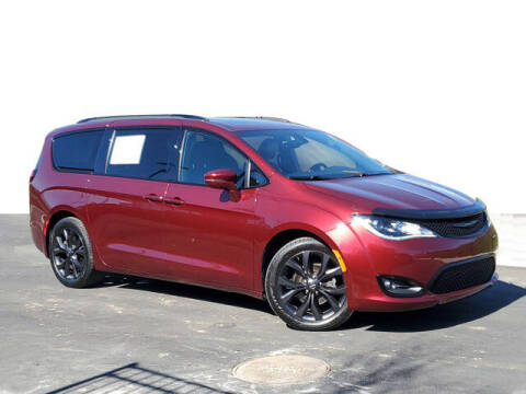 2018 Chrysler Pacifica for sale at BEAMAN TOYOTA in Nashville TN