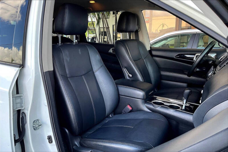 2018 Nissan Pathfinder SV