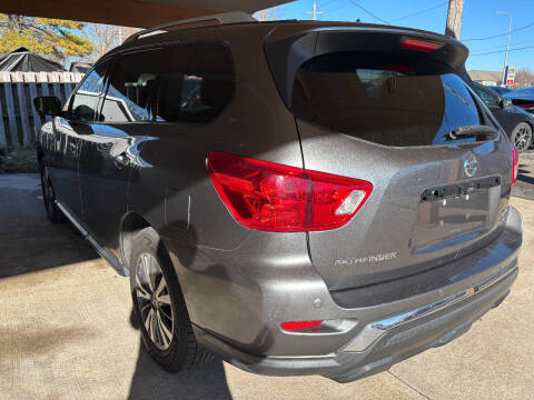 2017 Nissan Pathfinder SL