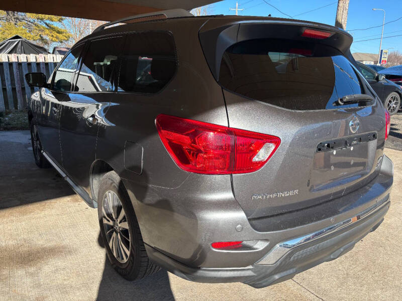 2017 Nissan Pathfinder SL