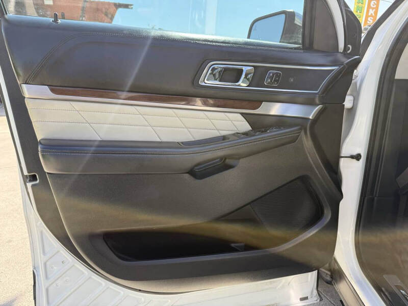 2017 Ford Explorer Platinum