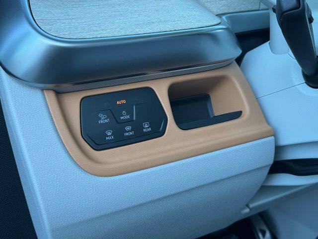 2025 Volkswagen ID. Buzz Pro S Plus 4Motion