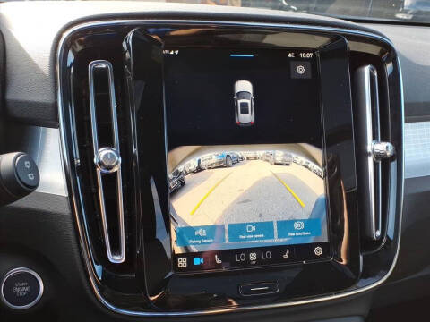 2025 Volvo XC40 B5 Core Bright Theme