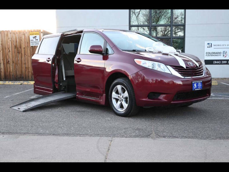 2015 Toyota Sienna LE Mobility 7-Passenger