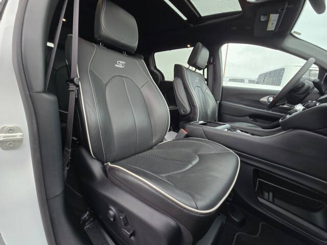 2023 Chrysler Pacifica Plug-In Hybrid Limited