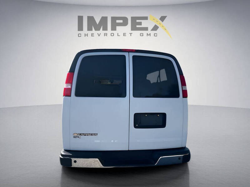 2025 Chevrolet Express LT 3500