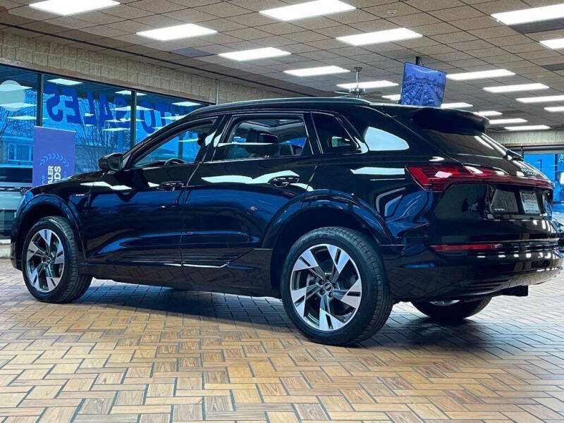 2021 Audi e-tron quattro Premium