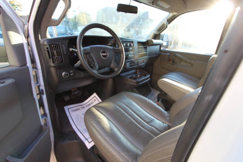 2020 GMC Savana Passenger LS photo 19