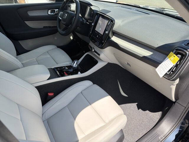 2026 Volvo XC40 B5 Plus