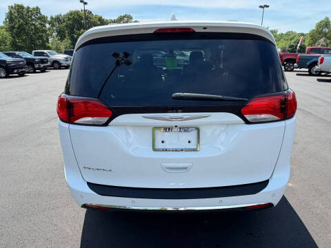 2017 Chrysler Pacifica Touring-L Plus