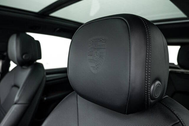 2023 Porsche Cayenne S Platinum Edition