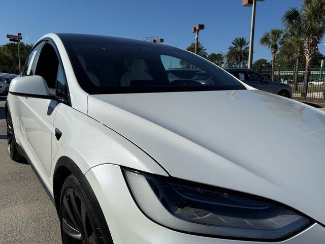 2022 Tesla Model X 23