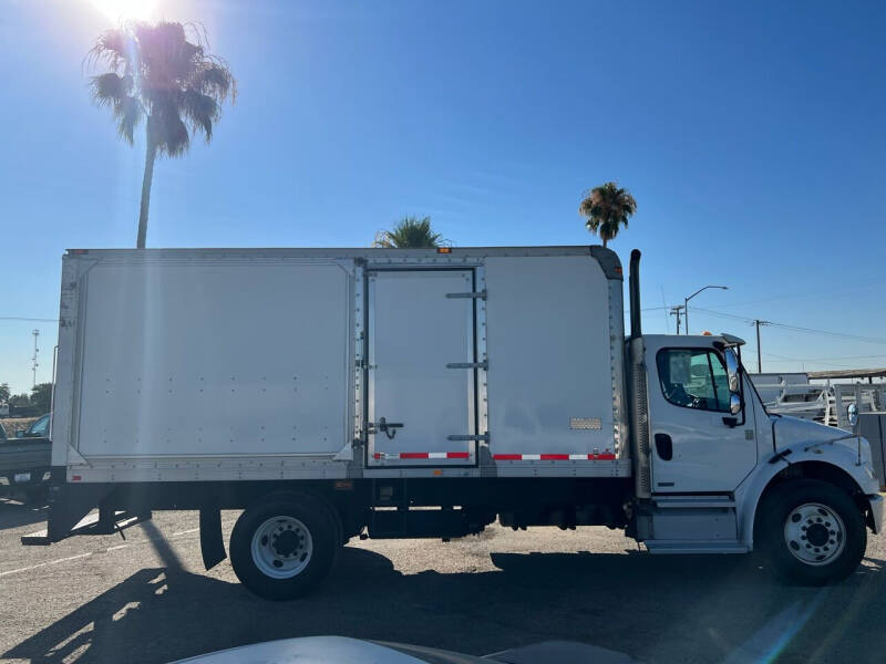 2012 Freightliner M2 106