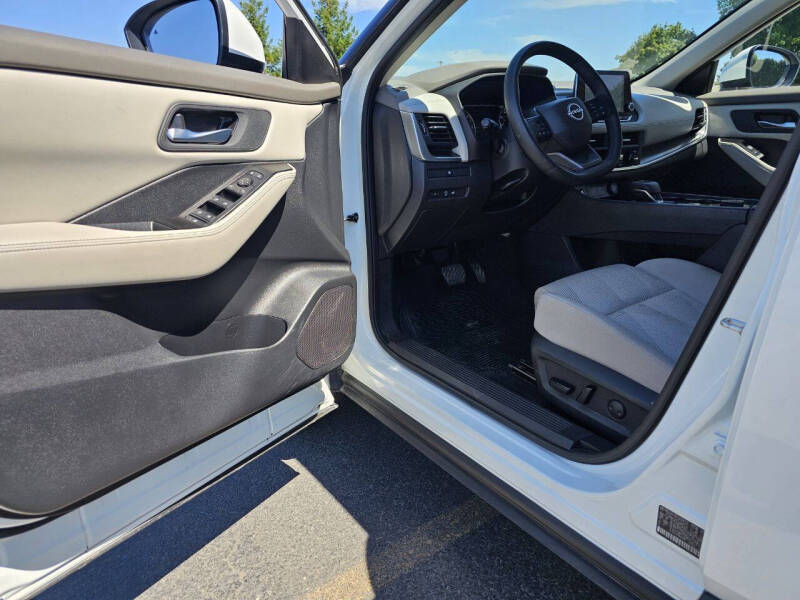 2025 Nissan Rogue SV