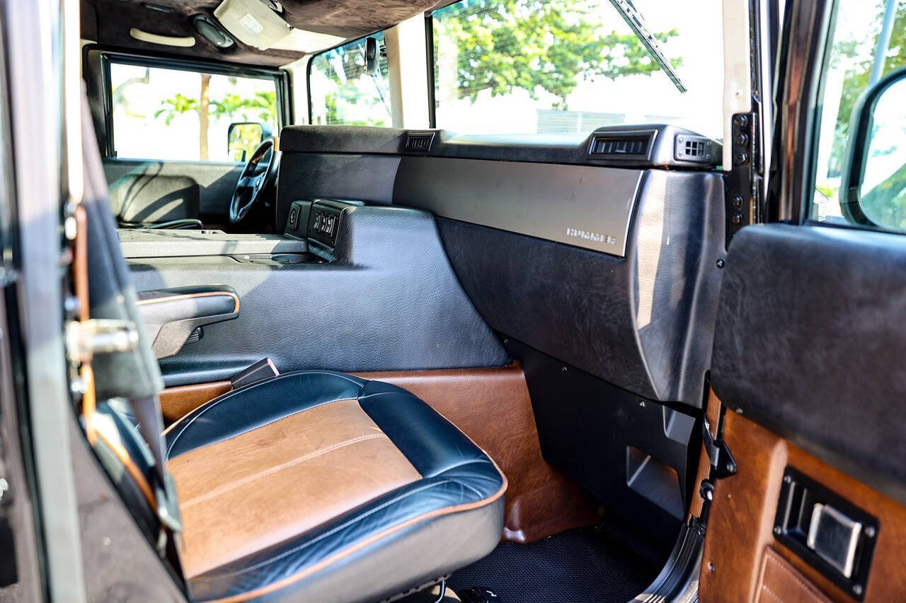 2004 HUMMER H1 114