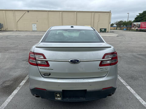 2015 Ford Taurus Limited