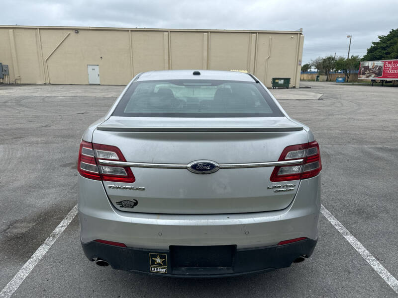 2015 Ford Taurus Limited
