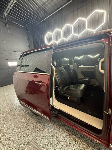 2017 Chrysler Pacifica Touring-L