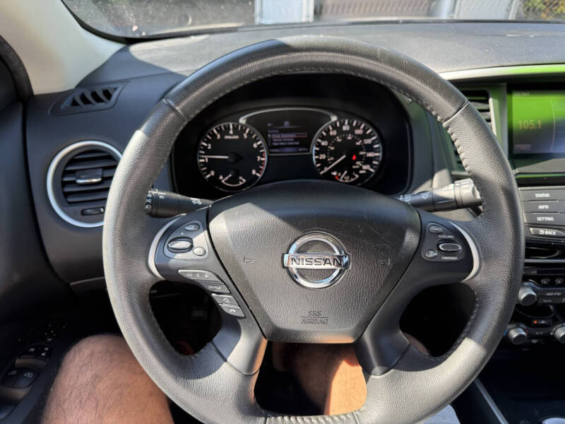 2016 Nissan Pathfinder SV