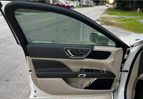 2017 Lincoln Continental Select