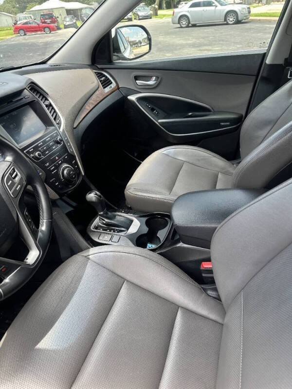 2017 Hyundai Santa Fe SE