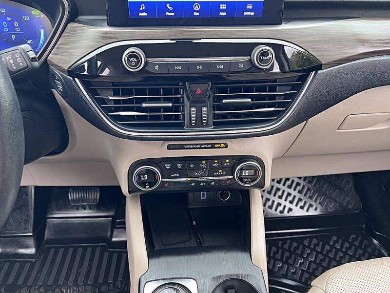 2020 Ford Escape Hybrid Titanium