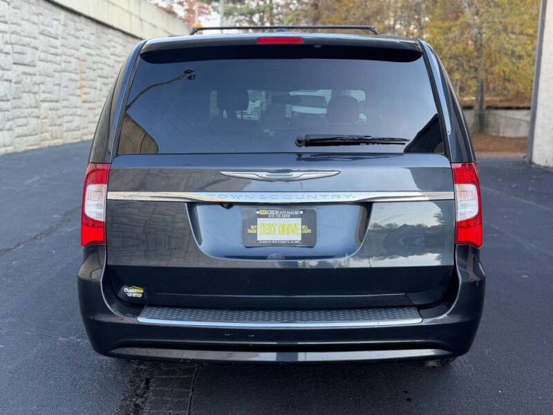 2014 Chrysler Town and Country Touring