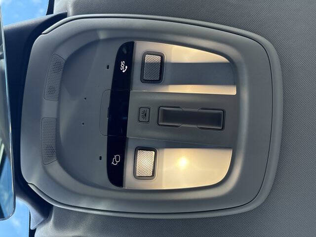 2025 Volvo XC60 B5 Core Dark Theme