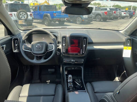 2026 Volvo XC40 B5 Plus