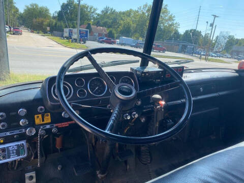 1985 Ford B-700
