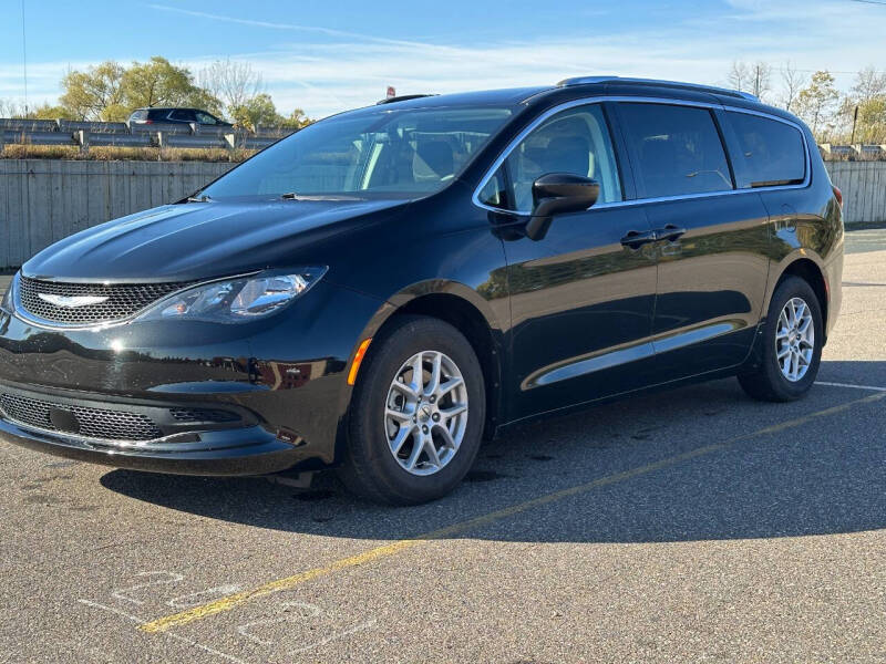 2022 Chrysler Voyager LX