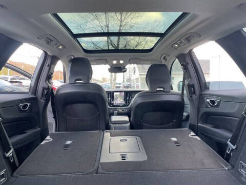 2025 Volvo XC60 B5 Plus Dark Theme