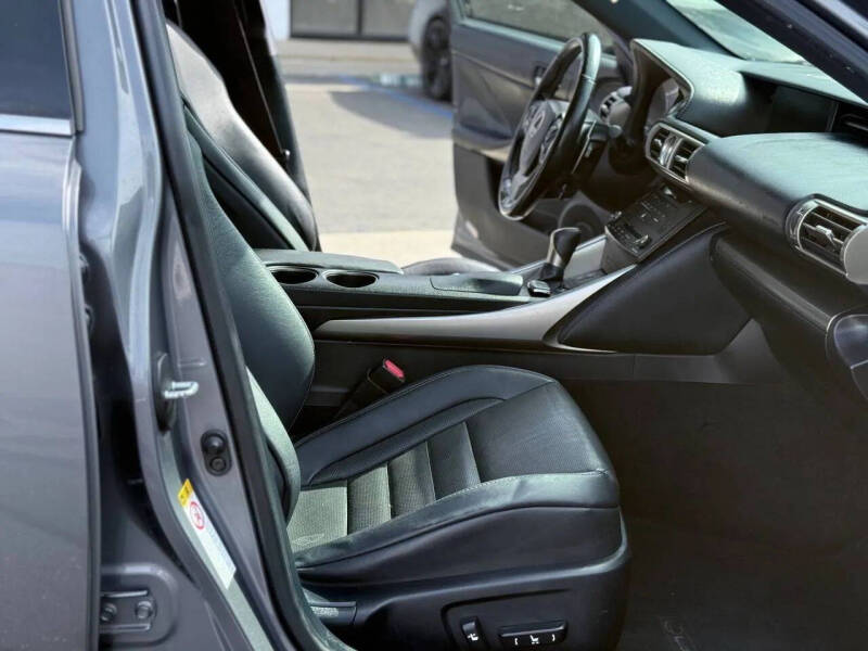 2016 Lexus IS 200t