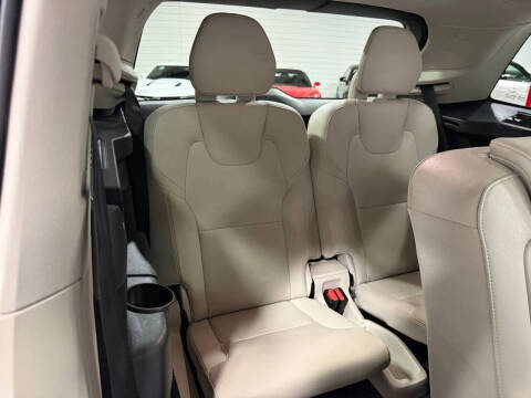 2016 Volvo XC90 T6 Momentum