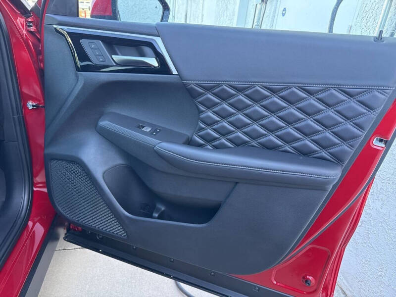 2025 Mitsubishi Outlander PHEV SEL