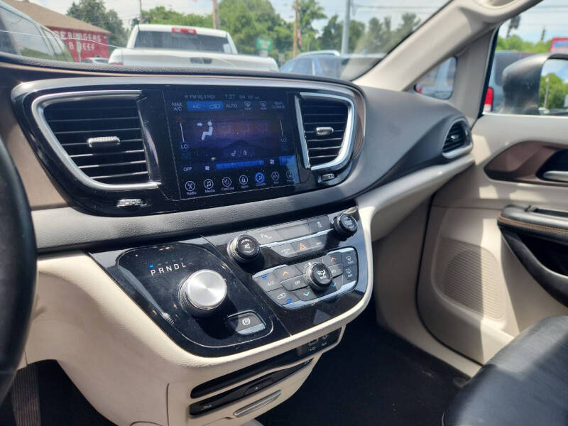2017 Chrysler Pacifica Touring-L Plus